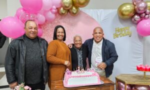 Em meio a campanha por novo lar, Dona Tití é surpreendida com festa de 80 anos