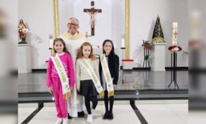 Mina Fluorita apresenta candidatas a rainha em honra a Padroeira Nossa Senhora Aparecida