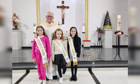 Mina Fluorita apresenta candidatas a rainha em honra a Padroeira Nossa Senhora Aparecida
