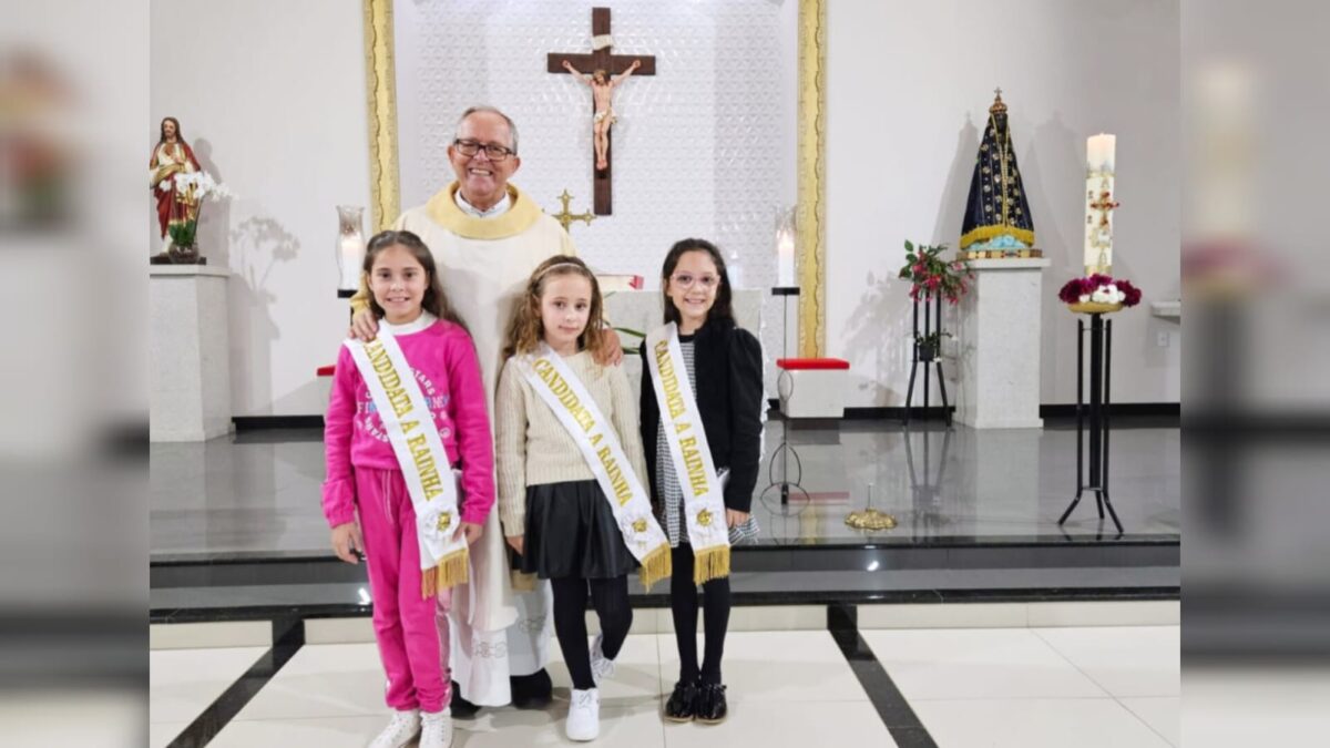 Mina Fluorita apresenta candidatas a rainha em honra a Padroeira Nossa Senhora Aparecida