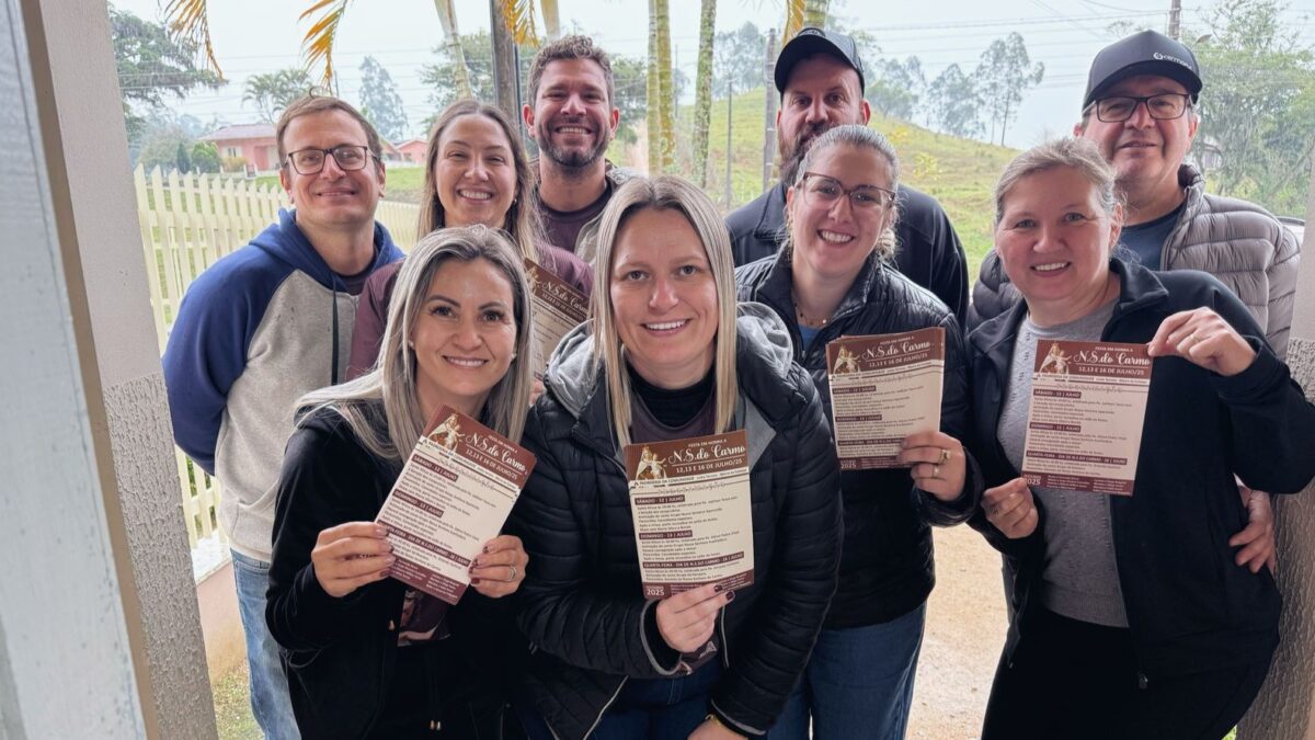 Comissão de festeiros de Linha Torrens entrega programação da festa em honra a Nossa Senhora do Carmo