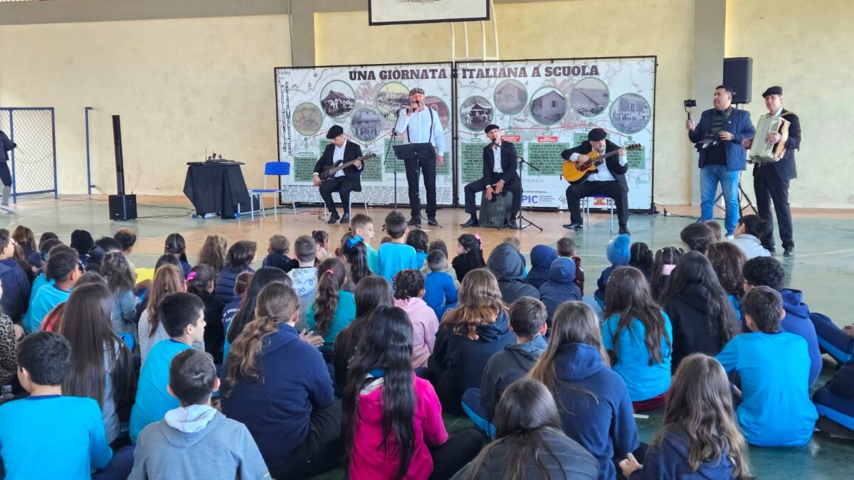 Projeto italiano “Una Giornata Italiana a Scuola” encerra apresentações em Morro da Fumaça