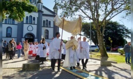 Morro da Fumaça se prepara para Corpus Christi com procissão motorizada e tapete na Matriz
