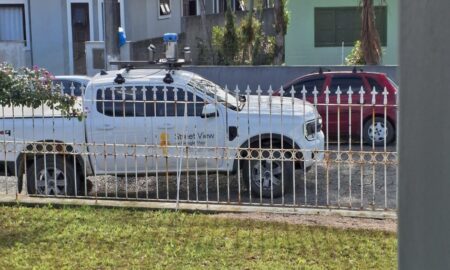 Carro do Google Street View é visto em Morro da Fumaça nesta segunda-feira