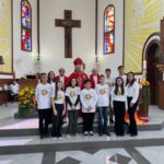 Missa de Crisma reúne mais de 130 jovens na Igreja Matriz São Roque