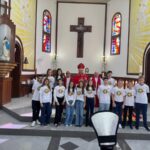 Missa de Crisma reúne mais de 130 jovens na Igreja Matriz São Roque