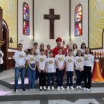 Missa de Crisma reúne mais de 130 jovens na Igreja Matriz São Roque