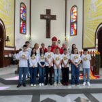 Missa de Crisma reúne mais de 130 jovens na Igreja Matriz São Roque