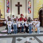 Missa de Crisma reúne mais de 130 jovens na Igreja Matriz São Roque