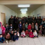 Aproximando comunidade escolar e Exército Brasileiro, banda do 28º GAC se apresenta em Morro da Fumaça