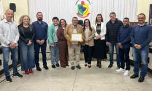 Câmara de Morro da Fumaça homenageia Palhaço Biriba pelos 56 anos de carreira artística