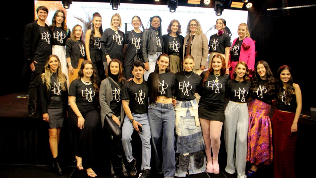 Com muito glamour, desfile do curso de Design de Moda Unesc/UniSenai encerra mais uma edição do E-Moda
