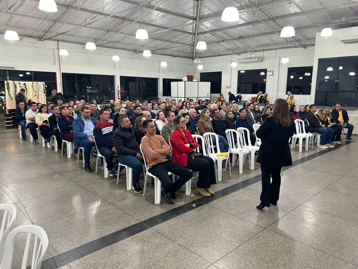 Palestra e jantar marcam encontro para casais promovido pelo Movimento de Irmãos