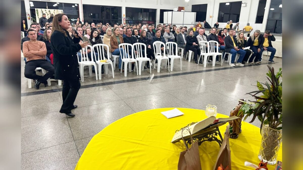 Palestra e jantar marcam encontro para casais promovido pelo Movimento de Irmãos