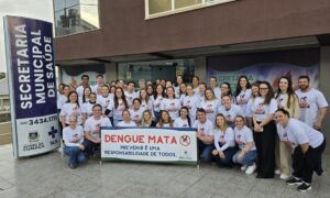 Morro da Fumaça intensifica ações contra a dengue com ato de mobilização e entrega de camisetas para profissionais de saúde