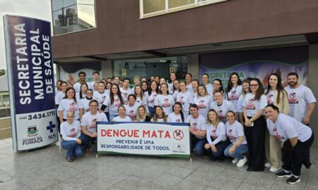 Morro da Fumaça intensifica ações contra a dengue com ato de mobilização e entrega de camisetas para profissionais de saúde