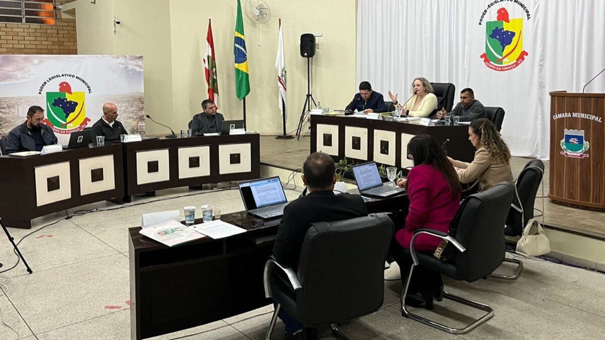 Câmara de Morro da Fumaça aprova por unanimidade aumento salarial de 20% para professores ACTs