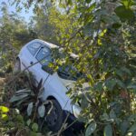Veículo de Morro da Fumaça colide em árvore em Treze de Maio