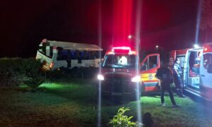 Saída de pista deixa três mulheres feridas nesta madrugada na SC-443