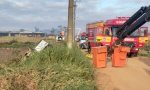 Capotamento em Morro da Fumaça deixa jovem ferida
