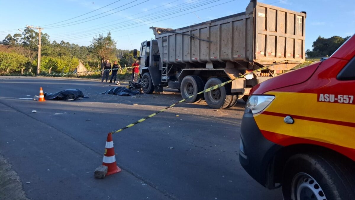 Bombeiros de Morro da Fumaça auxiliam em atendimento de acidente com morte de mãe e filho