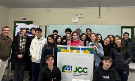 Escola Vitório Búrigo recebe projeto da Cermoful que transforma estudantes