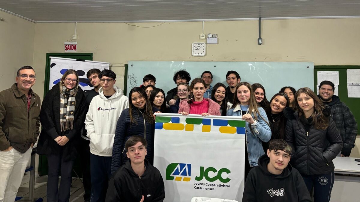 Escola Vitório Búrigo recebe projeto da Cermoful que transforma estudantes