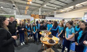 Em saída de campo, alunos fumacenses do Projeto Sanitarista Júnior visitam a Feira Agroponte