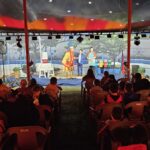 Alunos do Bairro da Juventude se divertem com espetáculo do Palhaço Biriba em Morro da Fumaça