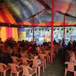 Alunos do Bairro da Juventude se divertem com espetáculo do Palhaço Biriba em Morro da Fumaça