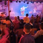 Alunos do Bairro da Juventude se divertem com espetáculo do Palhaço Biriba em Morro da Fumaça