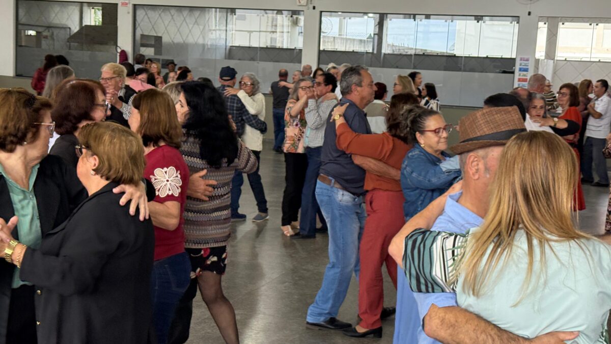 Superando expectativas, público faz a festa em Baile dos Idosos de Morro Fumaça