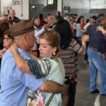 Superando expectativas, público faz a festa em Baile dos Idosos de Morro Fumaça