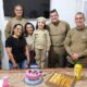 Fã da Polícia Militar, Manu realiza sonho e comemora 6 anos no quartel