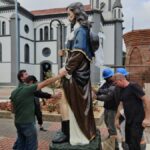 Imagem de São Roque é instalada na Praça da Igreja Matriz em Morro da Fumaça