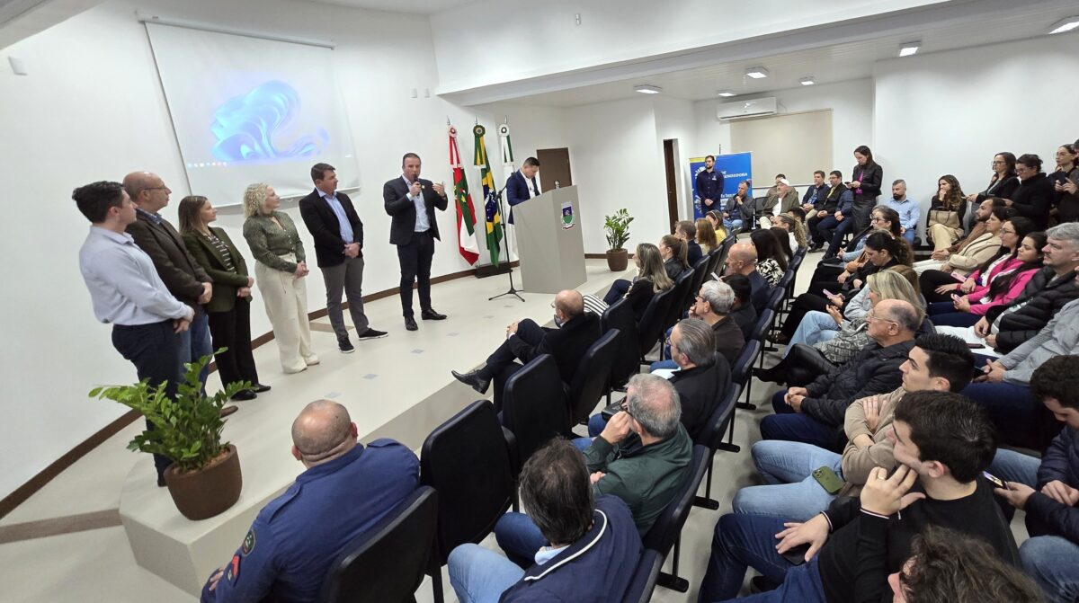 Com Salão de Atos lotado, Governo de Morro da Fumaça inaugura Espaço do Empreendedor
