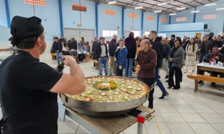 Paella de Carnes reúne comunidade em Mina Fluorita