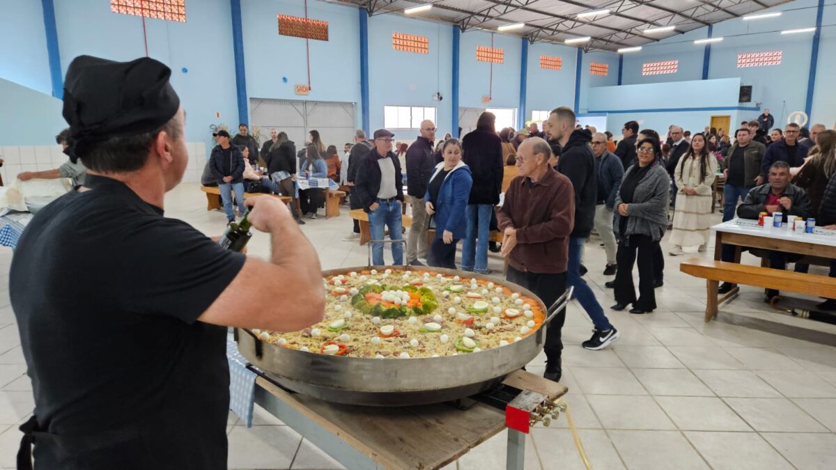 Paella de Carnes reúne comunidade em Mina Fluorita