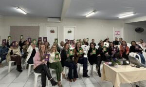 Agosto Lilás: Palestra sobre Comunicação Não Violenta reúne mulheres em noite de reflexão