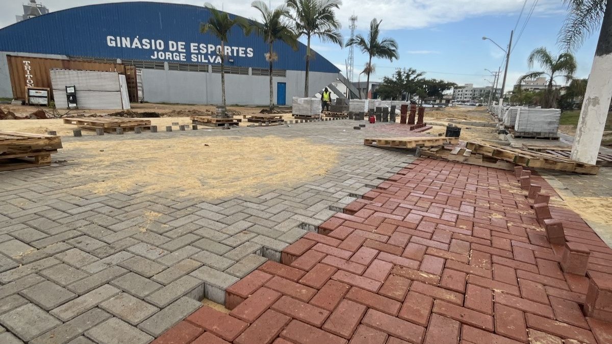 Parque Linear de Morro da Fumaça: Obras avançam e inicia a colocação de paver na rua Primo Ítalo Naspolini