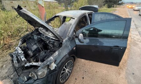 Veículo pega fogo na Rodovia Olívio Cechinel