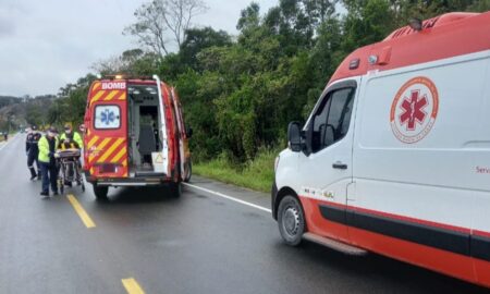 Bombeiros e Samu de Morro da Fumaça atendem mulher ferida em queda de motocicleta