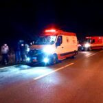 Bombeiros e Samu atendem vítimas de capotamento na SC-443 no Bairro Naspolini