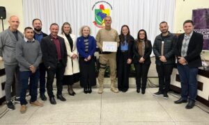 Vereadores reconhecem trajetória de quase 30 anos do Subtenente Emerson Miyamoto