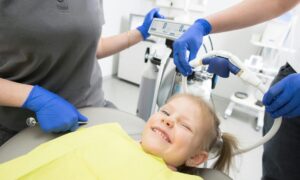 Como o tratamento ortodôntico precoce impacta crianças com fissura labiopalatina