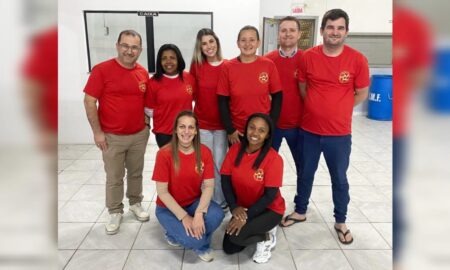 Associação Amigos do Bairro Naspolini promove ação solidária com a venda de X-salada