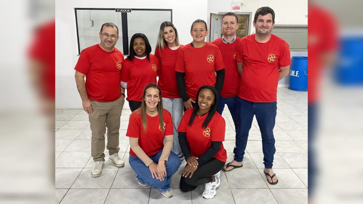 Associação Amigos do Bairro Naspolini promove ação solidária com a venda de X-salada