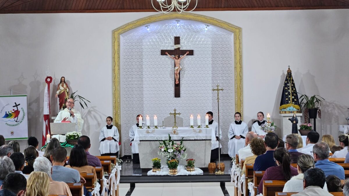 Mina Fluorita celebra oito anos de dedicação da Capela Nossa Senhora Aparecida e do altar em honra a Santa Gertrudes