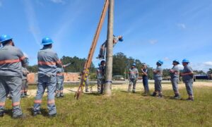 Funcionários da Cermoful recebem treinamento em segurança elétrica e trabalho em altura