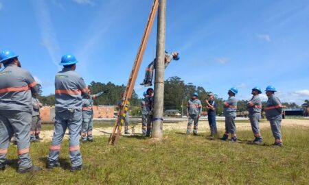 Funcionários da Cermoful recebem treinamento em segurança elétrica e trabalho em altura
